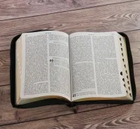 BIBLE NEG79, GROS CARACTERES, COUV. FIBROCUIR, TR. OR, ONGLETS