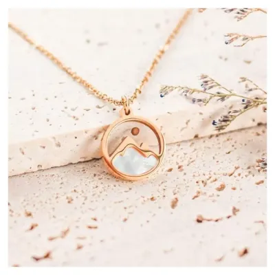 Collier avec pendentif graine de moutarde en acier couleur or rosé